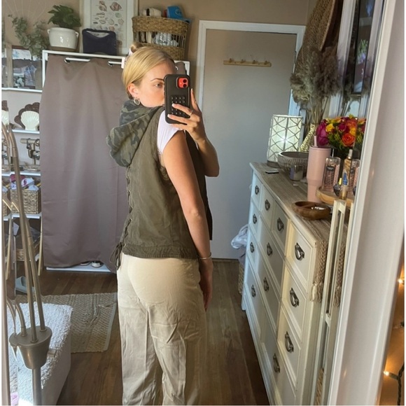 Arizona army green utility vest hood is removable - Picture 8 of 14